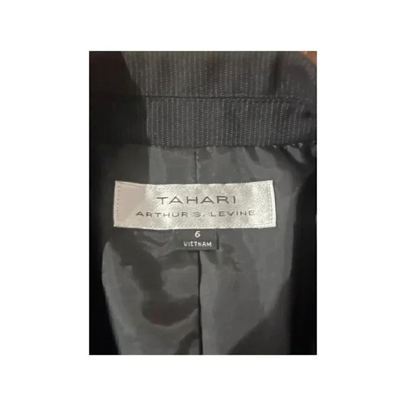 Tahari Short Sleeve Blazer - Picture 2 of 2